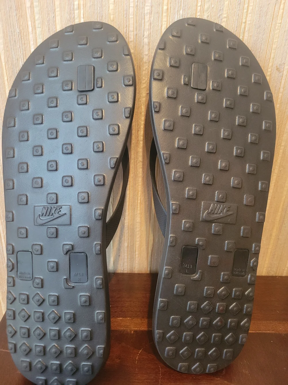 Nike On Deck Black/Black Logo Flip Flops NWOT Men's 13